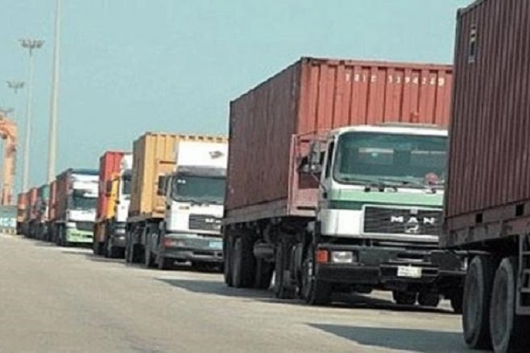 ولاة تونس الكبرى يحجرون جولان الشاحنات أثناء أوقات الذروة