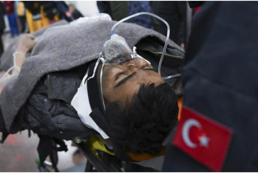 إنقاذ شابين من تحت الركام بعد 261 ساعة على زلزال تركيا