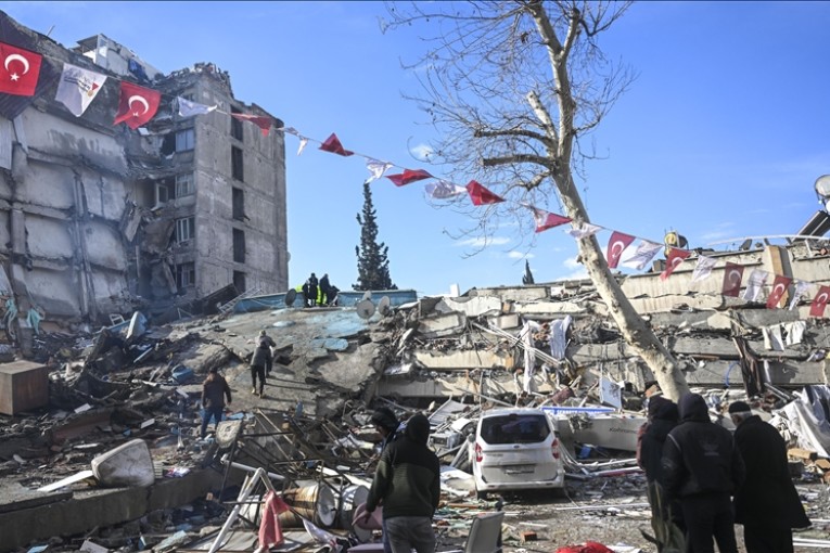 تركيا: ارتفاع عدد الضحايا إلى أكثر من 20 ألف شخصا