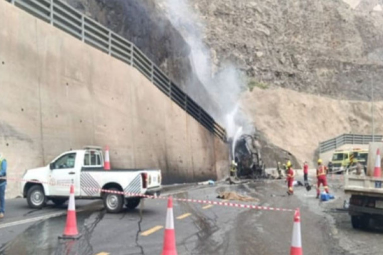 السعودية : وفاة 20 معتمرا واصابة 29 آخرين في حادث انقلاب حافلة ركاب