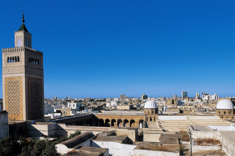 اليوم.. الحرارة تصل 33 درجة