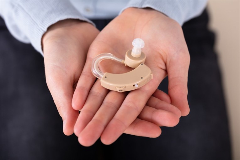 السماعات الطبية..5 حالات قد تدل على حاجتك لها