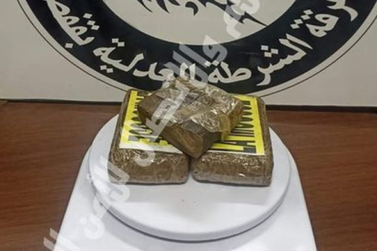 الاطاحة بمروج مخدرات وحجز كمية من مخدر الزطلة