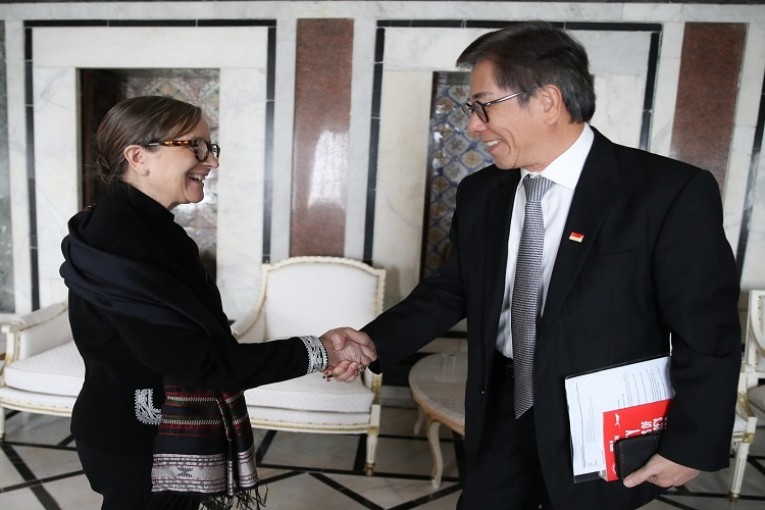 بودن تبحث مع السفير السنغافوري التعاون الثنائي وتطوير نسق المبادلات التجارية