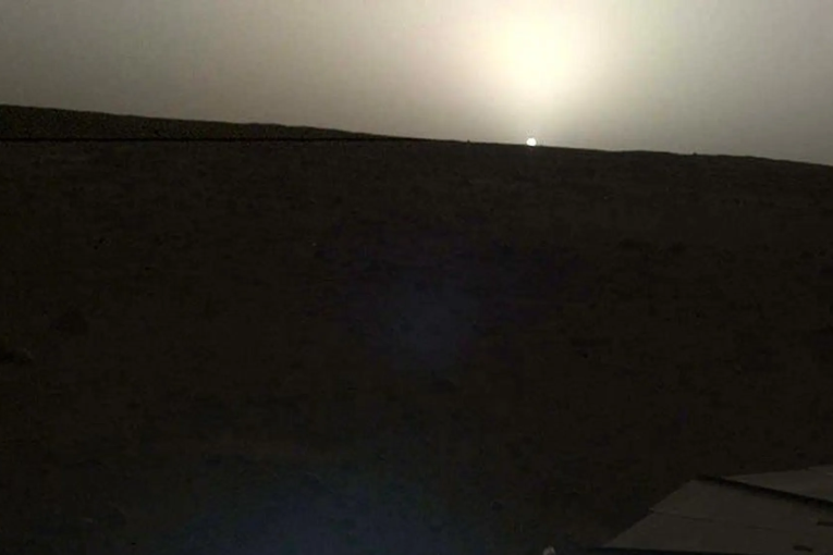 بالصور / شاهد غروب الشمس من سطح المريخ