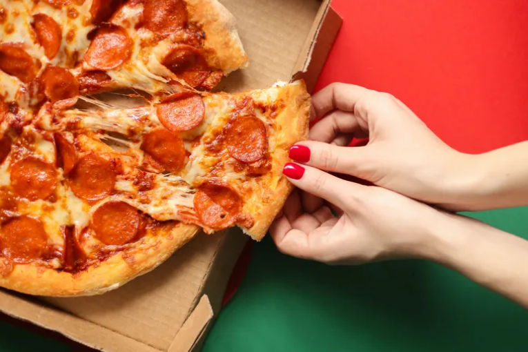 معادلة صعبة.. آلاف الخطوات لحرق سعرات وجبة صغيرة