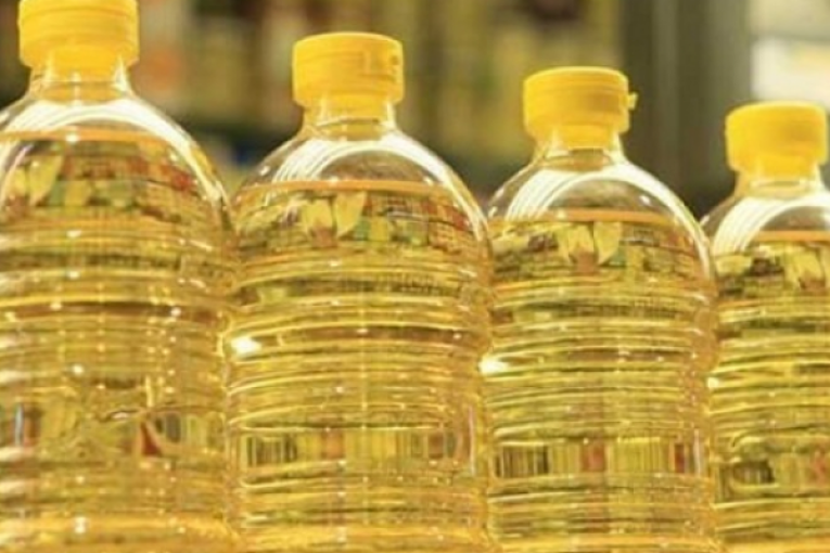 القصرين: وصول كمية تفوق 103 ألاف لتر من مادة الزيت النباتي المدعم