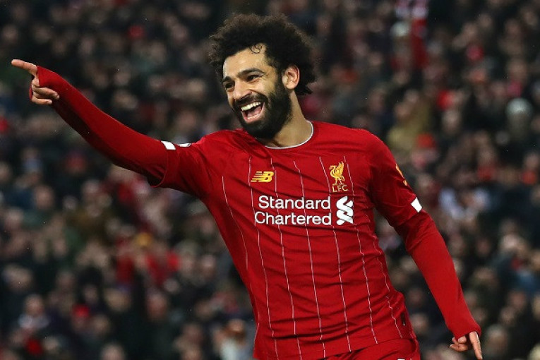 في عيد الأم.. محمد صلاح ينشر صورة له مع والدته (صورة)