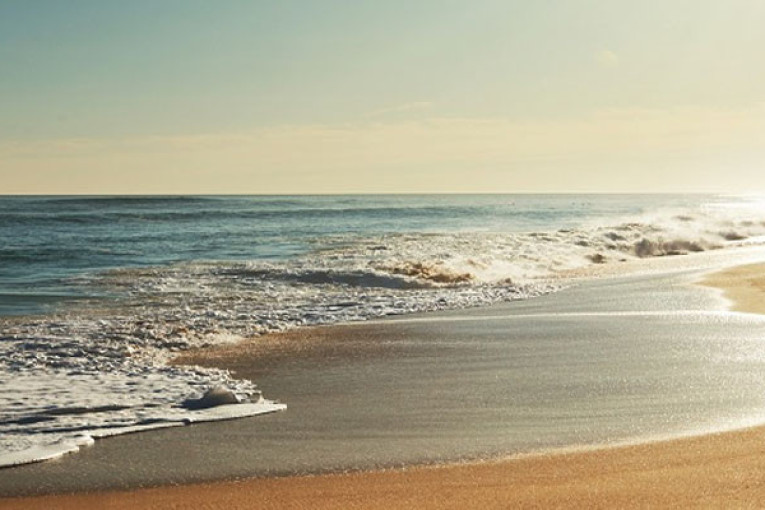 عودة تدريجية لمياه البحر إلى مستوياتها العادية في بعض الشواطئ التونسية