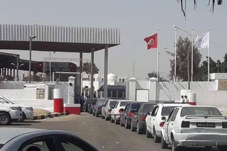 وزير النقل يعتبر معبر راس الجدير ‘موقع سيادة’ ويقدم جملة من التوصيات لتحسين آدائه