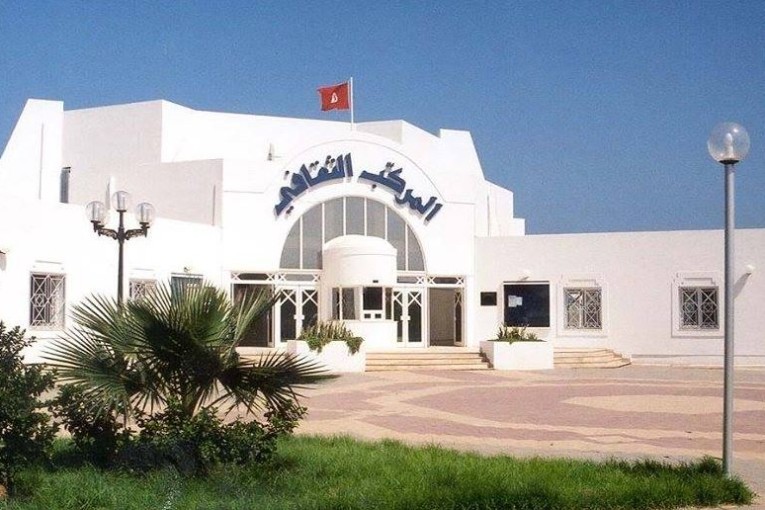 الإحتفاء بالروائية التونسية نبيهة العيسى بالمركب الثقافي بالمنستير