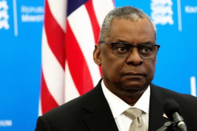 وزير الدفاع الأمريكي يصل الأردن في مستهل جولته بالشرق الأوسط