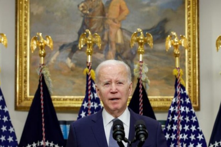 بايدن يتعهد بوضع قواعد مصرفية جديدة بعد انهيار بنك سيليكون فالي