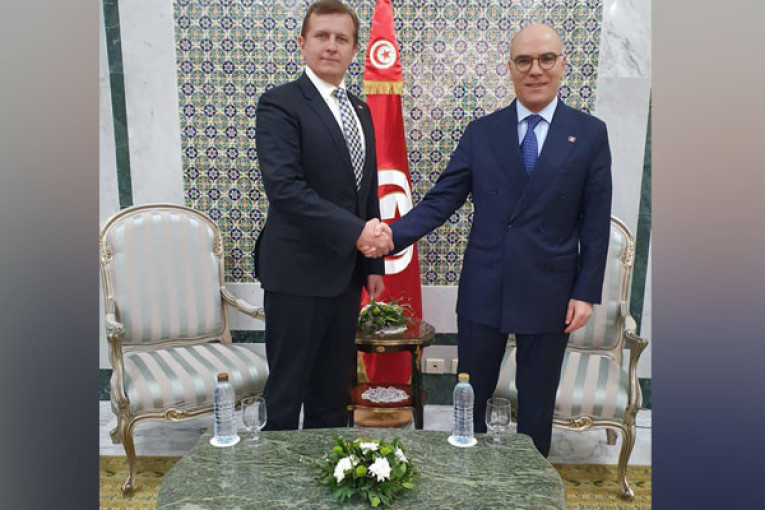 وزير الخارجية وسفير أوكرانيا بتونس يتباحثان سبل تعزيز العلاقات بين البلدين