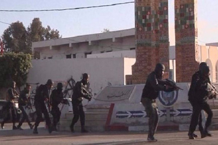 تونس تحي الذكرى السابعة لملحمة بن قردان… يوم قضى بواسل تونس على طيور الظلام