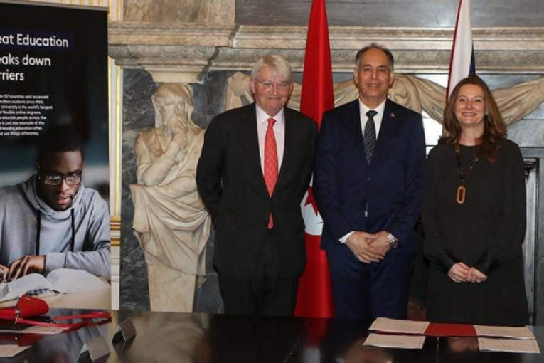 إمضاء اتفاقية بين تونس والمملكة المتحدة في مجالي التعليم العالي والبحث العلمي