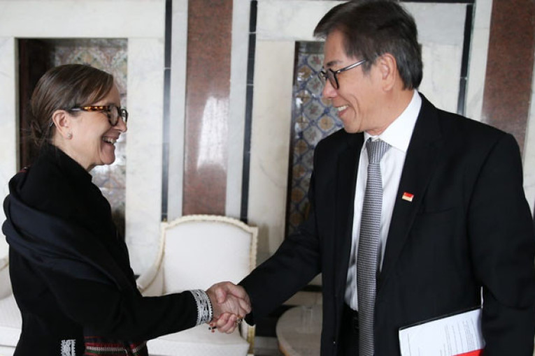 فحوى لقاء رئيسة الحكومة بسفير سنغافورة