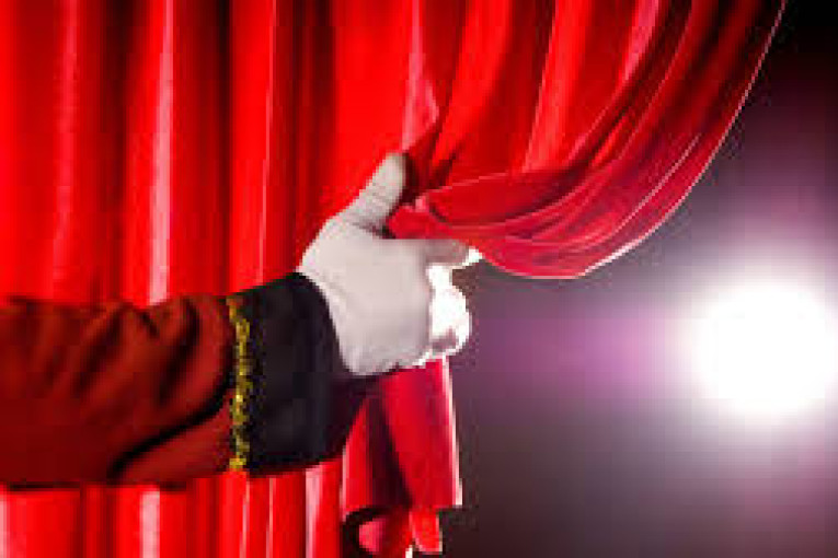 قاعة الفن الرابع تحتفي باليوم العالمي للمسرح بتكريمات وعروض مسرحية وموسيقية