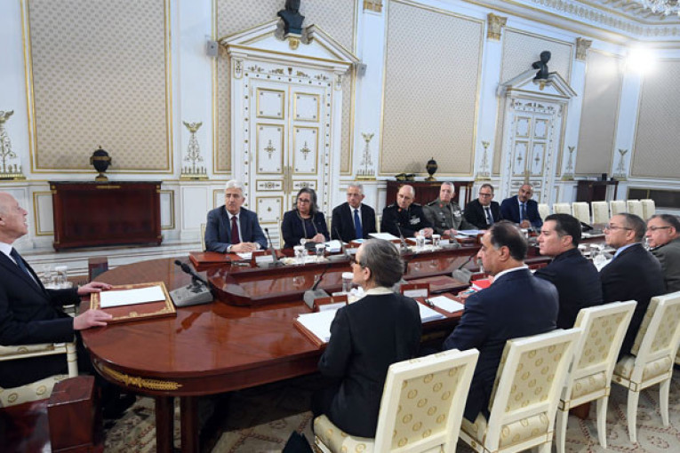 رئيس الدولة: الفسفاط كالذهب الملقى على الأرض وقادر على أن يجنبنا التداين