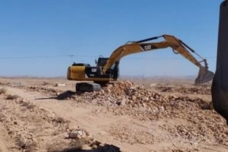 قفصة: إنطلاق تهيئة وتعبيد 21 كيلومترا من المسالك الفلاحية في زانوش والسند