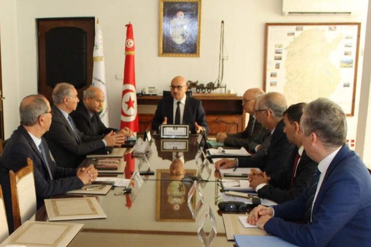 وزارة الفلاحة: الاتّفاق مع ممثلي مركزيات تصنيع الحليب على وضع برنامج عملي لتوريد الأعلاف