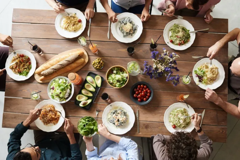 فائدة في كل لون.. هذه أهمية كثرة الألوان في إفطار رمضان