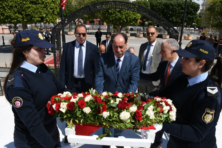 من شارع الحبيب بورقيبة.. وزير الداخلية يدعو الأمنيين إلى مزيد اليقظة والرفع من درجة الإستعداد