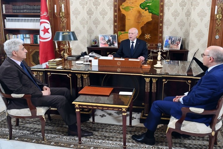 إجلاء التونسيين من السودان: محور لقاء سعيد بوزيري الدفاع والخارجية