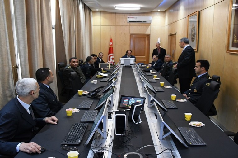 وزير الداخليّة يشرف على جلسة عمل بمقر الإدارة العامة للعمليات