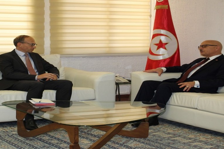 بحث إمكانيات تطوير برامج التّعاون المشترك محور لقاء وزير الفلاحة مع وفد من البنك الأوروبي للاستثمار