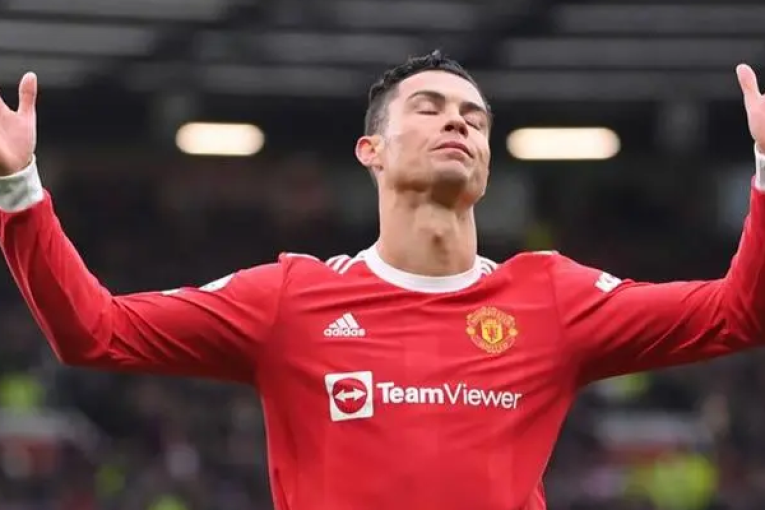 السعودية : عريضة إلى النيابة العامة ضد رونالدو بتهمة ’’الفعل الفاضح’’ والمطالبة بترحيله