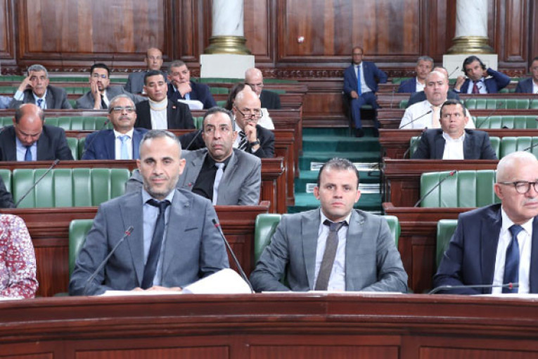 البرلمان يُحدث لجنة حُكماء لحفظ النظام