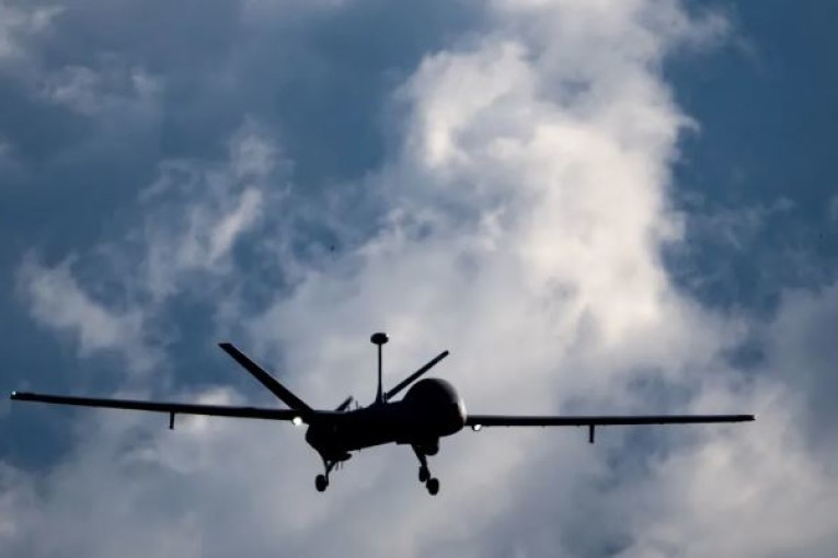 إيران تعلن إبعاد طائرة تجسس أميركية انتهكت مجالها