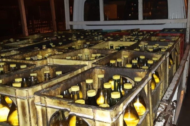 العقبة وسيدي البشير: حجز 492 لترا من الزيت النباتي المدعم و147 كلغ من السكر