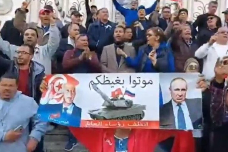 العاصمة: عدد من أنصار الرئيس يتظاهرون ‘دعما للمسار’