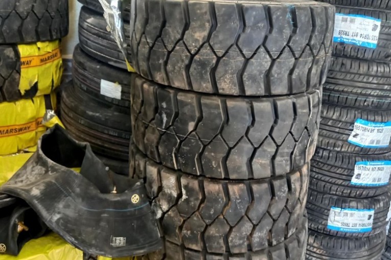 خلال ال3 أشهر الأولى من سنة 2023: حجز 6035 عجلة مطاطية مهربة مختلفة الأحجام