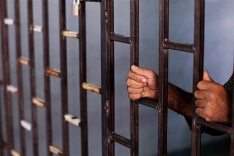 عبد الرزاق حواص: 7200 صاحب مؤسسة مودعون في السجون