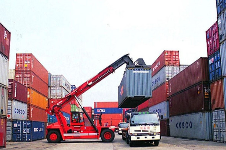 العجز التجاري يتعمق ويبلغ نسبة 15،8 بالمائة