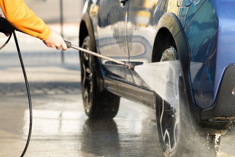 خطية بـ50 ألف دينار: لكل من يسقي حديقته أو يغسل سيارته بمياه الحنفية