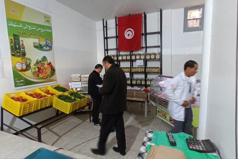 إفتتاح نقطة بيع من المنتج الى المستهلك وسط مدينة بنزرت