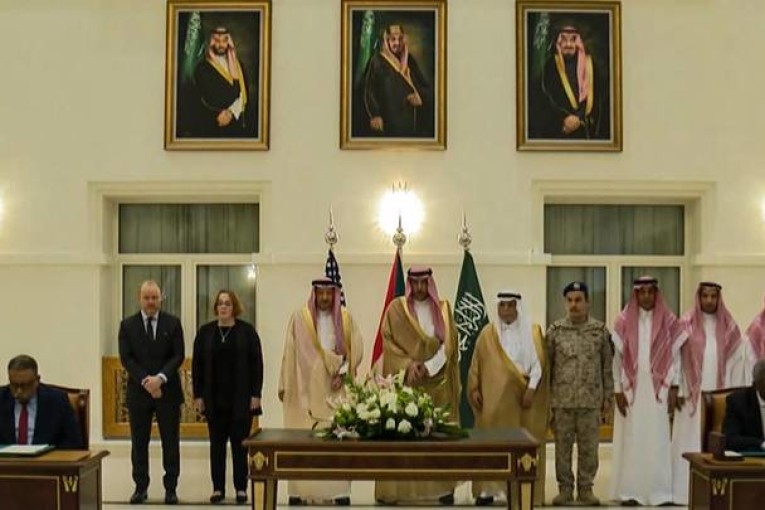 ترحيب عربي بتوقيع “إعلان جدة ” بين طرفي النزاع في السودان