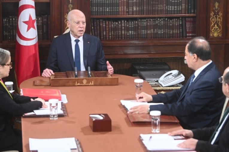 رئيس الجمهورية يأمر بتوزيع المساكن الإجتماعية في أسرع الآجال ووفق مقاييس واضحة ودون محاباة