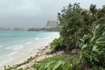 جزيرة غوام تجلي سكان المناطق الساحلية تحسّباً لوصول إعصار عملاق