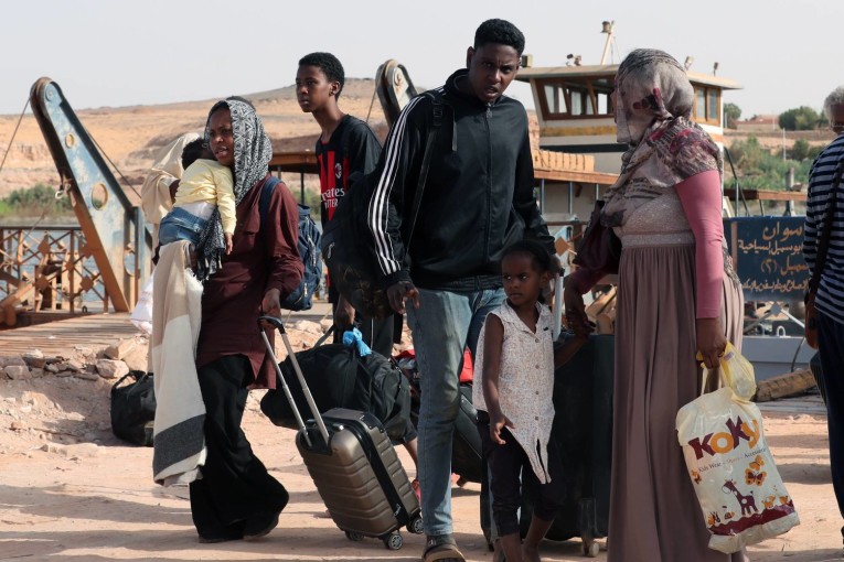 الأمم المتحدة: أكثر من 300 ألف فروا من السودان للدول المجاورة