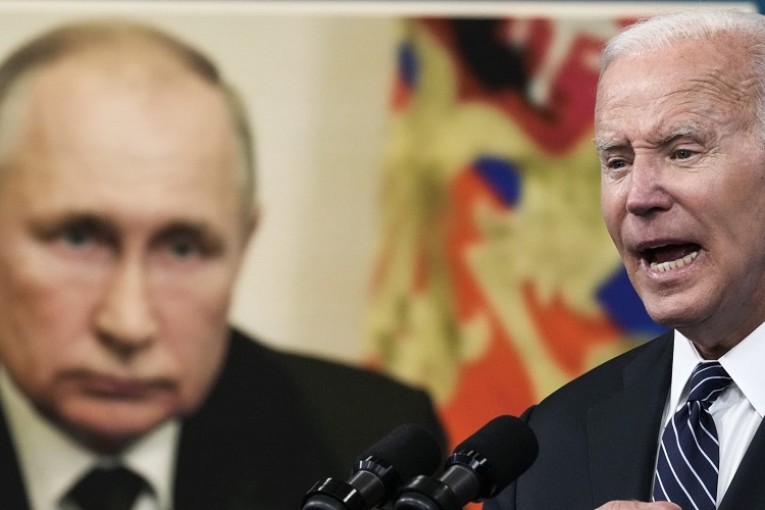 بايدن: بوتين لن يحكم قبضته على أوكرانيا