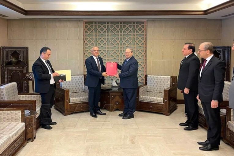 وزير الخارجية السوري يتسلم أوراق اعتماد السفير التونسي بدمشق محمد المهذبي