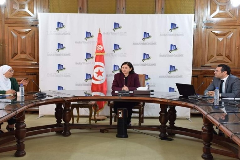 جلسة عمل لمتابعة تقدم مشاريع شركة تونس الطرقات السيارة