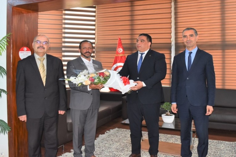 بعد جلبه فيلاًً : المواطن محمد عطية يتعهد بجلب زرافة وكنغر