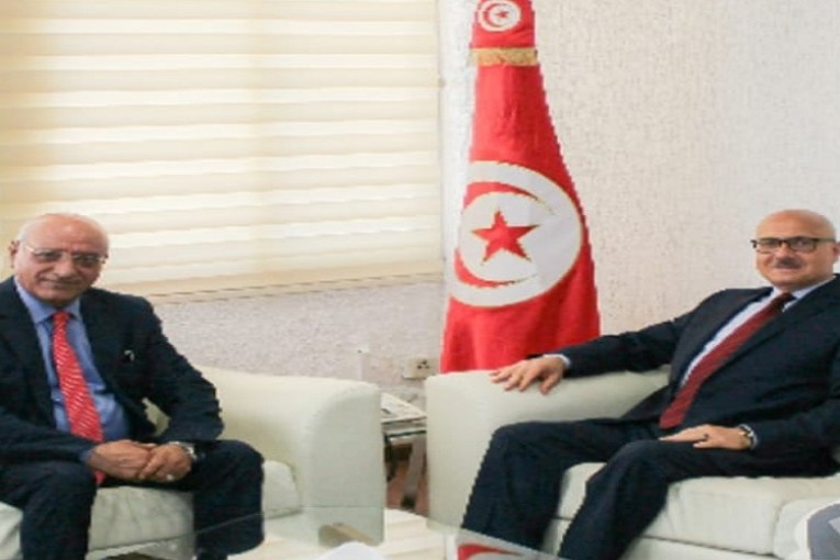 إنقاذ موسم الزراعات الكبرى وإمكانية مراجعة سلم المحروقات في قطاع الصيد البحري محور لقاء بلعاتي ببن عياد