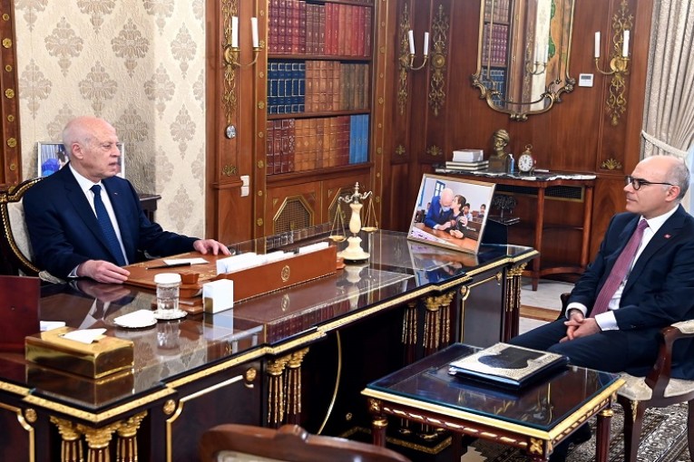 سعيّد مشددا على السيادة الوطنية وضرورة التعامل الند للند: ‘بعض الأقلام مازال أصحابها يهزُهم الحنين إلى خطب Jules Ferry’